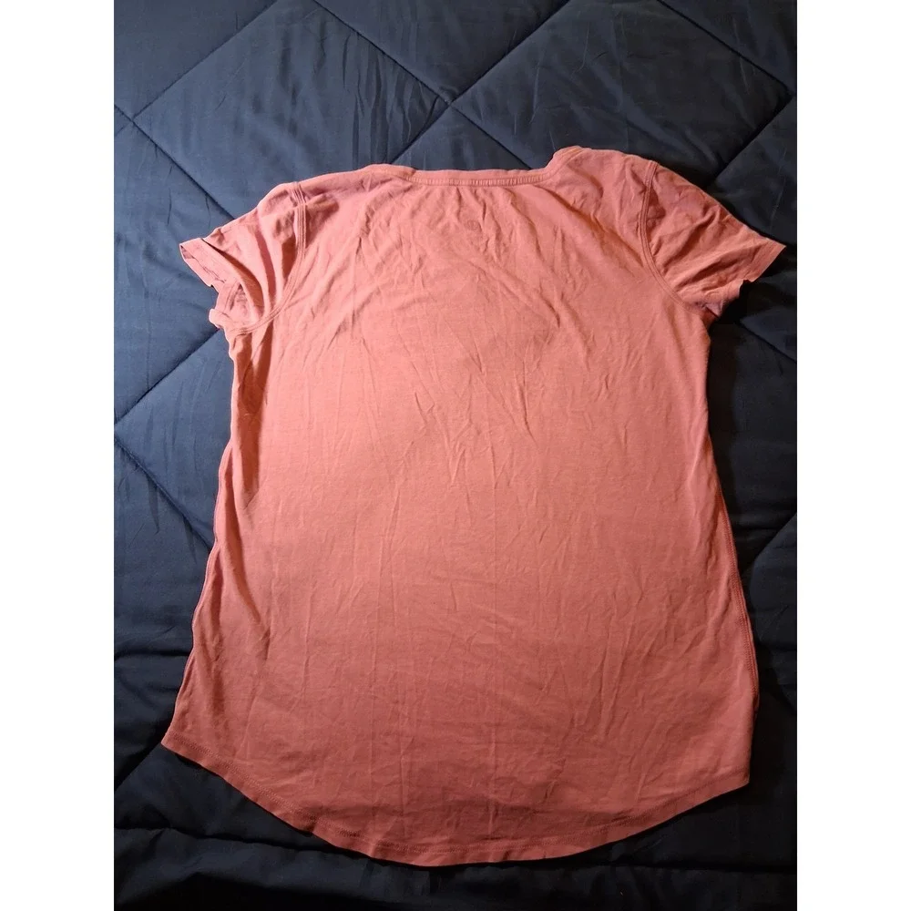 Lululemon Love Tee V-Neck Short Sleeve Shirt Rose Pink Curved Hem Women Size 8